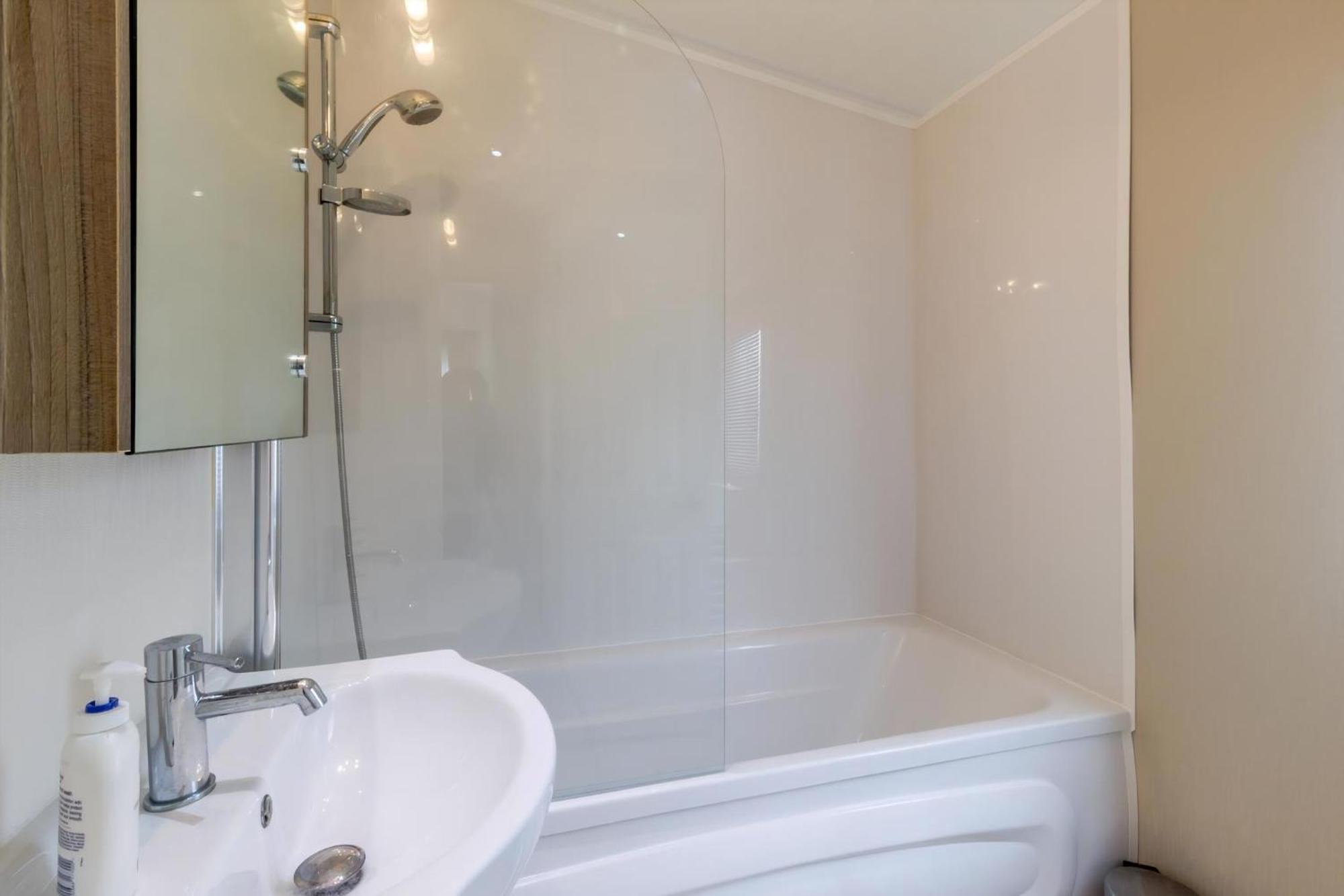 Beautiful 6 Berth Caravan By The Beach In Suffolk Ref 40076Nd Lowestoft Exterior foto
